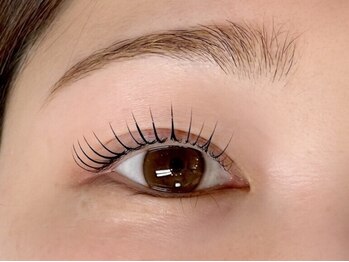 ロプ(Lop)の写真/丁寧なケアでモチの良さ抜群◎パリジェンヌで自身のあるすっぴん目元に★どんな時も上向きまつげをキープ！