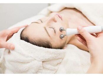 サロンドキャヴィ(Salon de Cavi)/