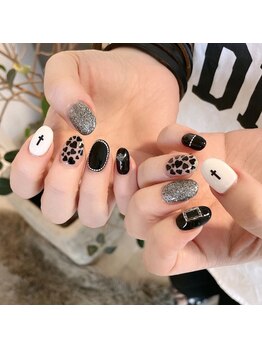 ロクサンサン(633)/ハートホロブラックネイル