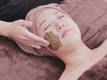 ホワイトアクア 池袋店(WHITE AQUA)の写真/【池袋/駅チカ】〈最新美容ララピール/ハーブピーリング〉でワントーン明るいハリ艶のある美肌へ♪