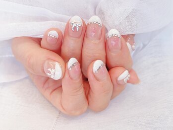 ネイルサロン デコール(NAIL SALON Decor)/白フレンチチークネイル