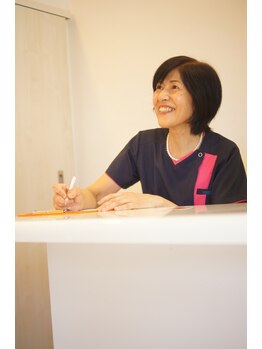 リファイン(Refine)/受付にて笑顔でお出迎え