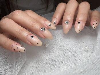 レヴィオ(Revio_)の写真/シンプルだけど上品なデザインが大人気！家事・育児で忙しい日も長持ちネイルで指先美人に◎