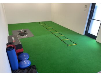 国府坂口整体院 イープラスフィットネスジム(E-PLUS Fitness Gym)/フリースペース