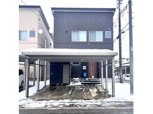 ルポザメンテナンス 長岡店(RUPO THE MAINTENANCE)の雰囲気（外観です。お車はカーポートにお停めください。）