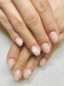 ミコ(.mico)の写真/お肌が綺麗に見えるカラーと、爪に優しいパラジェルをご用意。フェミニンなデザインをご提案☆