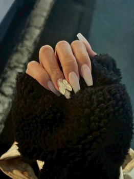 ホワイト/バタフライネイル