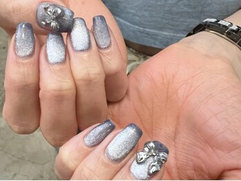 ノラ ミナミアオヤマ(NORA MINAMIAOYAMA)/ブルーグレーとシルバーリボン