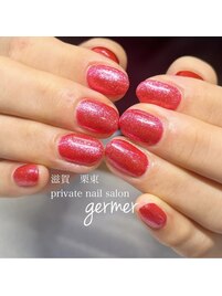 目を引く真っ赤なラメワンカラー