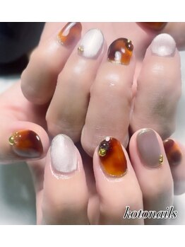 優しいカラーでニュアンスネイル