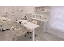 エラン(ELAN)の雰囲気(白を基調とした清潔感のある店内。)