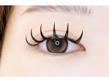 アイドットオクルス(i.oculus)の写真/すっぴんでもしっかり映える☆自まつ毛の癖を見極め、密着感あふれる華やかボリューム目元へ♪