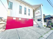 アノ(ano.)/店舗前に横付け1台