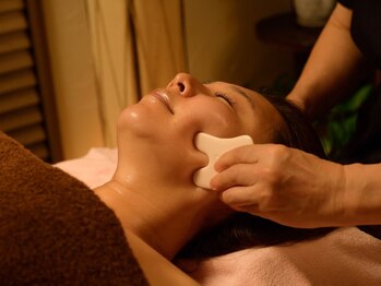 サン(SUN)の写真/小顔効果が欲しい方は【かっさフェイス+ヘッドコース】がおススメです★他メニューとの組み合わせも◎