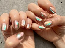 ノラ ミナミアオヤマ(NORA MINAMIAOYAMA)/ピンクベージュのミラー氷ネイル