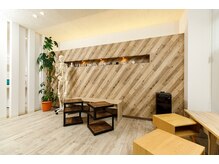 エステティック アンシア(esthetic anthea)の雰囲気(ドレッサー、使い捨てアメニティ完備♪)