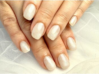 パダアット ヴァラネイル 天神南店(PADA at VALLANAIL)/マグネットネイル/アイボリー