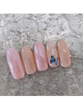ミルネイル(Mil Nail)/蝶ネイル