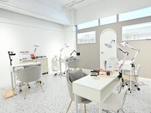 ホワイトネイル 難波店(WHITE NAIL)の雰囲気（シンプル可愛い韓国ブランドネイル多数☆清潔感のある店内♪）