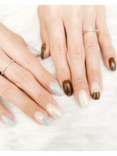 キュント(Qun’t)/左右色違いの定額ネイル