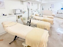 シーボン 国分寺店の雰囲気（明るく広々とした開放的なサロン空間。初めての方も通いやすい）