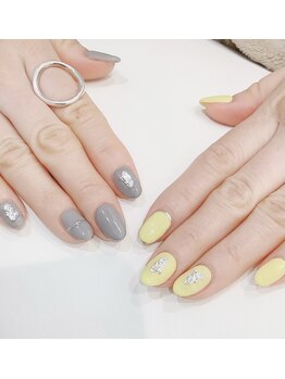 ホリデービューティー(HOLIDAY BEAUTY)/春らしい柔らかイエロー&グレー