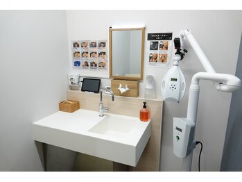 ファイブ トゥー(Five Two)/ホワイトニング 個室内