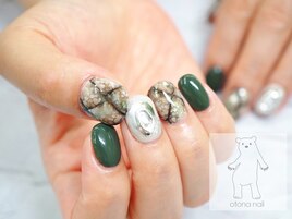 グリーン×パイソン柄ネイル