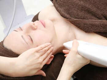 サロン ディ レアーレ(SALON DI REALE)/ヒト幹細胞施術の風景