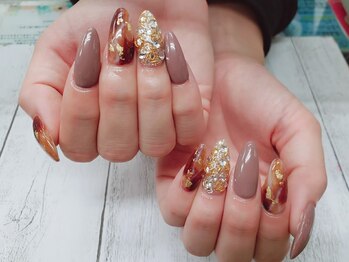 ネイルアンドアイラッシュサロンR/べっ甲ネイル