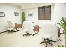 アイラッシュリゾートカハラ 二俣川店の雰囲気（体を優しく包み込むふかふかのベッドで癒しの時間を♪）