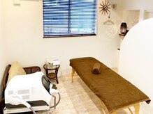 ヘアーサロン内の落ち着いた個室での施術♪