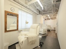 ネオビューティー 上本町店(Neo beauty)の雰囲気（美容室併設サロンです。ふかふかのリクライニングチェア♪）