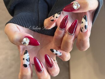 レーヴ(Reve)/牛柄ネイル