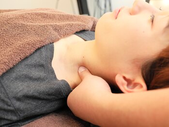 エムオーラボ(MO-lab.)/首肩周りのしつこいお疲れにも