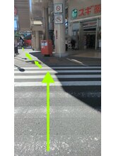 横断歩道を渡ります