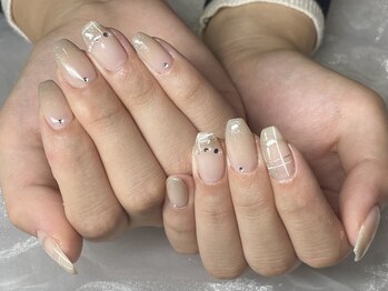トランクイル(Tranquil)/チェック柄ネイル