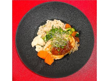 アンドエイト 浦和店(&8)/お腹一杯食べれるサーモンバーグ