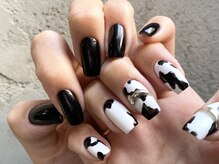 アロナ ネイルサロン アンド スクール(alona)/モノトーンで大人な牛柄＊