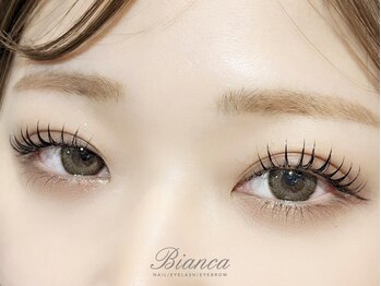 ビアンカ 中目黒店(Bianca)の写真/最先端&Healthy(アンドヘルシ-)導入!まつエク下がりやすい方◎エクステ後カ-ルをかけ上向きぱっちり目元に!