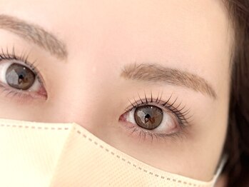 スア プレイス(SUA Place)の写真/【まつ毛1本1本細部までこだわり目元を最大限に美しく魅せるのが得意!】丁寧な施術で仕上がり&モチの良さ◎