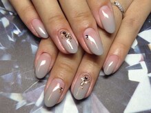 ラウト デコレーションアンドネイルサロン(Lauto Decoration&Nail Salon)/グレーのグラデーション