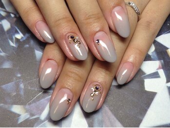 ラウト デコレーションアンドネイルサロン(Lauto Decoration&Nail Salon)/グレーのグラデーション