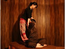 アジアン リラクゼーション ヴィラ 別府石垣店(asian relaxation villa)の雰囲気（ストレッチを行い、筋肉の伸縮運動による凝りや運動不足を解消。）