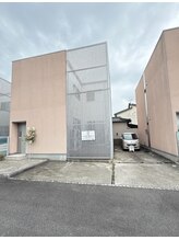 ホルバールウェルネス(Hallbar Wellness)/サロン外観と駐車スペース☆