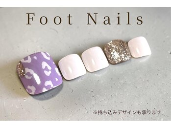 アイリス(iris)の写真/【夏のサンダル時期に◎】上品に華やぐフットネイルで、足元まで抜かりなく！