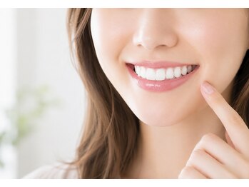 リィヴィ 青山(La Livi)の写真/白い歯でもっと輝く笑顔に★自分へのご褒美に青山で受けたいアイラッシュと一緒にホワイトニング施術可能♪