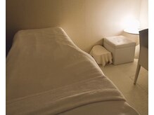 トータルビューティーサロン ハルキ(TOTAL BEAUTY SALON HARUKI)の雰囲気(光施術以外は照明を落とし、ゆったりとした癒しの時間をご提供。)