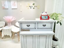 M's Beauty Studio　赤坂店【ネイル/まつげパーマ/マツエク/フェイシャル】の雰囲気（美容Dayに受付でまつげパーマorマツエクとジェルネイルができる）
