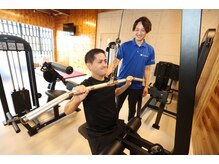 国府坂口整体院 イープラスフィットネスジム(E-PLUS Fitness Gym)/トレーニング風景